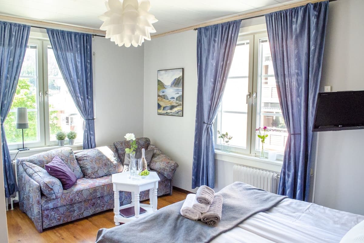 double room | free wifi, bed sheets