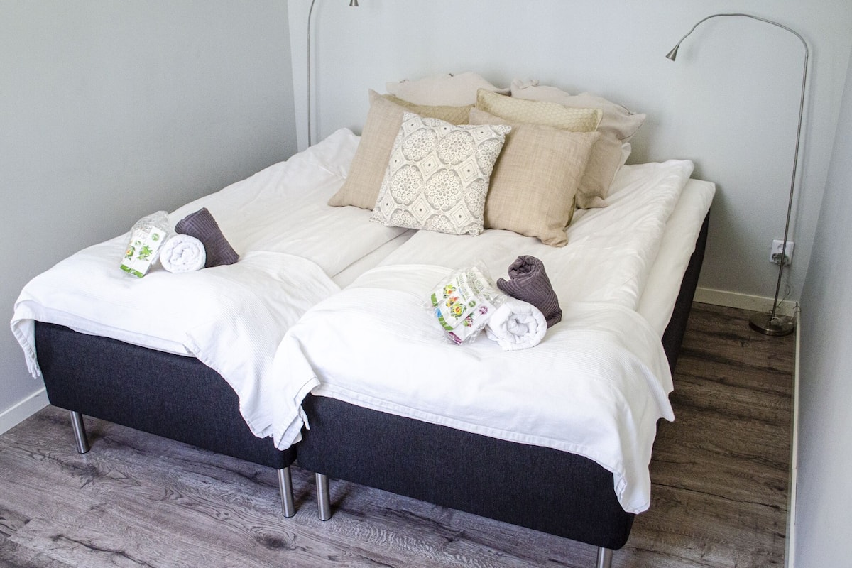 superior double or twin room | free wifi, bed sheets