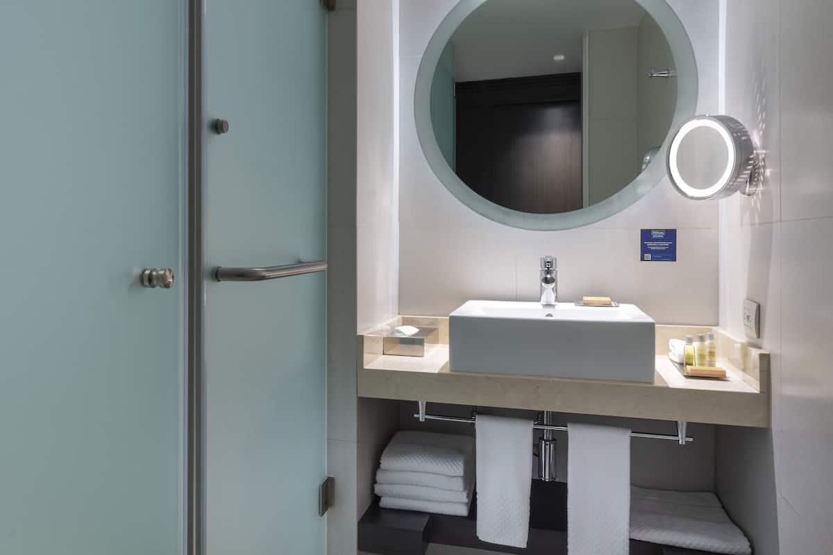 Zimmer, 2 Queen-Betten | Badezimmer