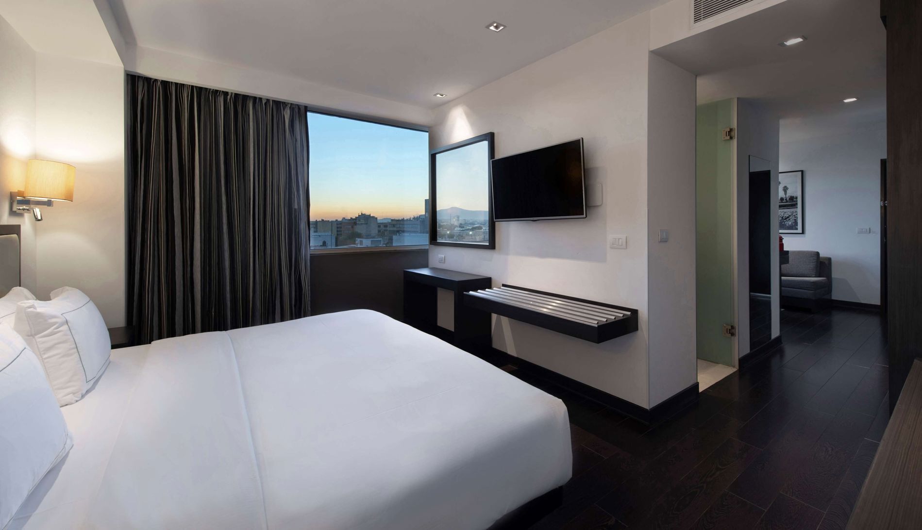 Ropa de cama de alta calidad, edredón, camas con pillow-top y minibar 