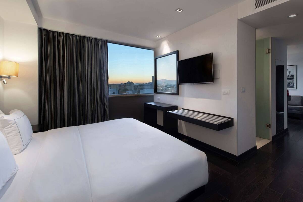 Ropa de cama de alta calidad, edredón, camas con pillow-top y minibar