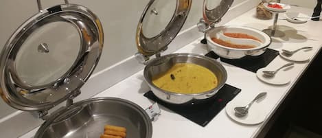 Daily buffet breakfast (AED 30 per person)