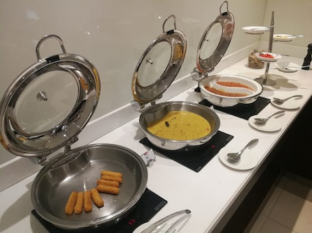 Morgenmadsbuffet hver dag (30 AED pr. person)