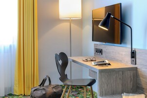 Ropa de cama de alta calidad, colchones con efecto memoria y escritorio 