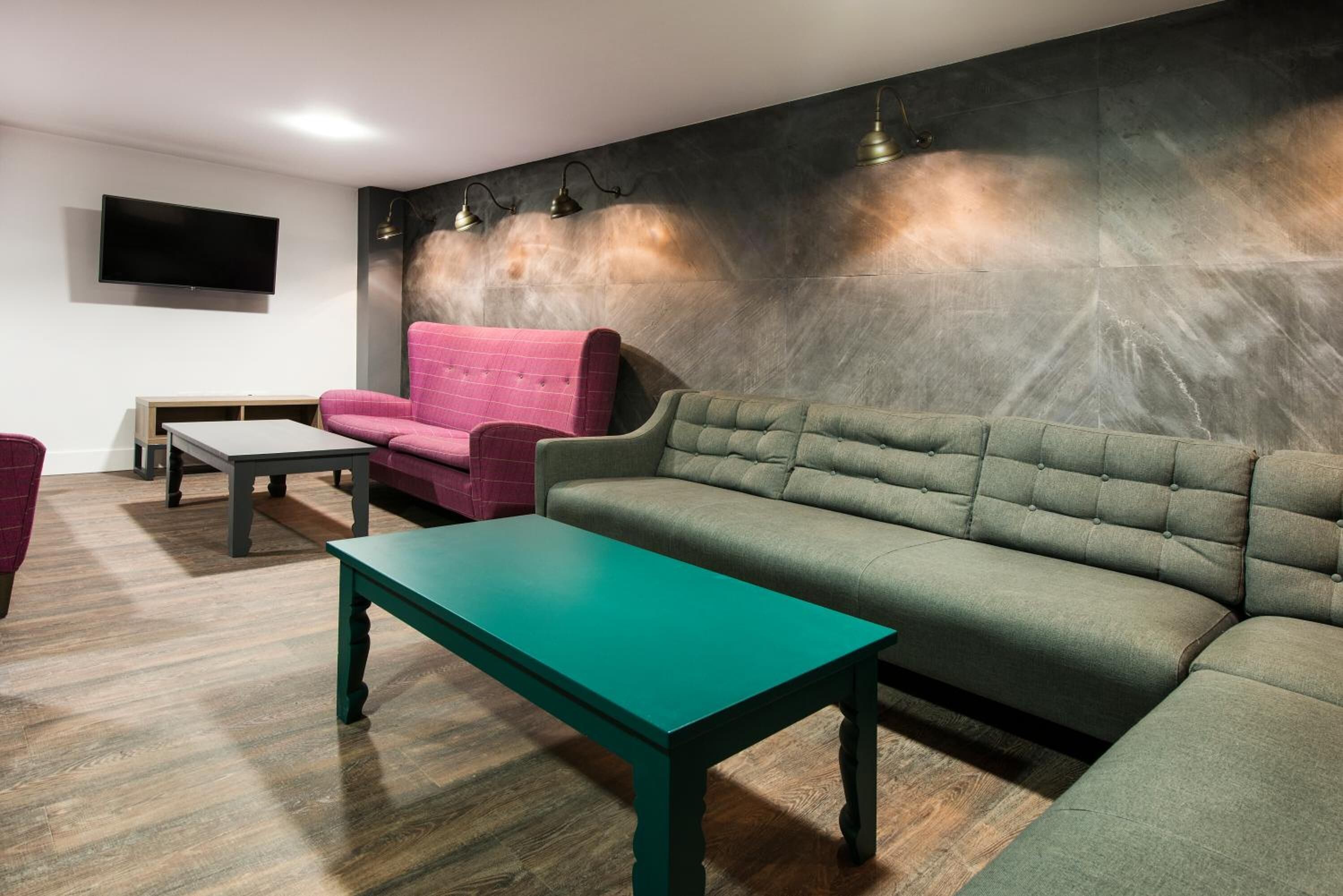 Foto - Destiny Student - Holyrood (Brae House)