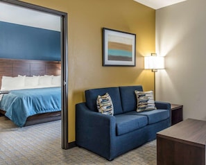 Escritorio, cortinas opacas, tabla de planchar con plancha y wifi gratis