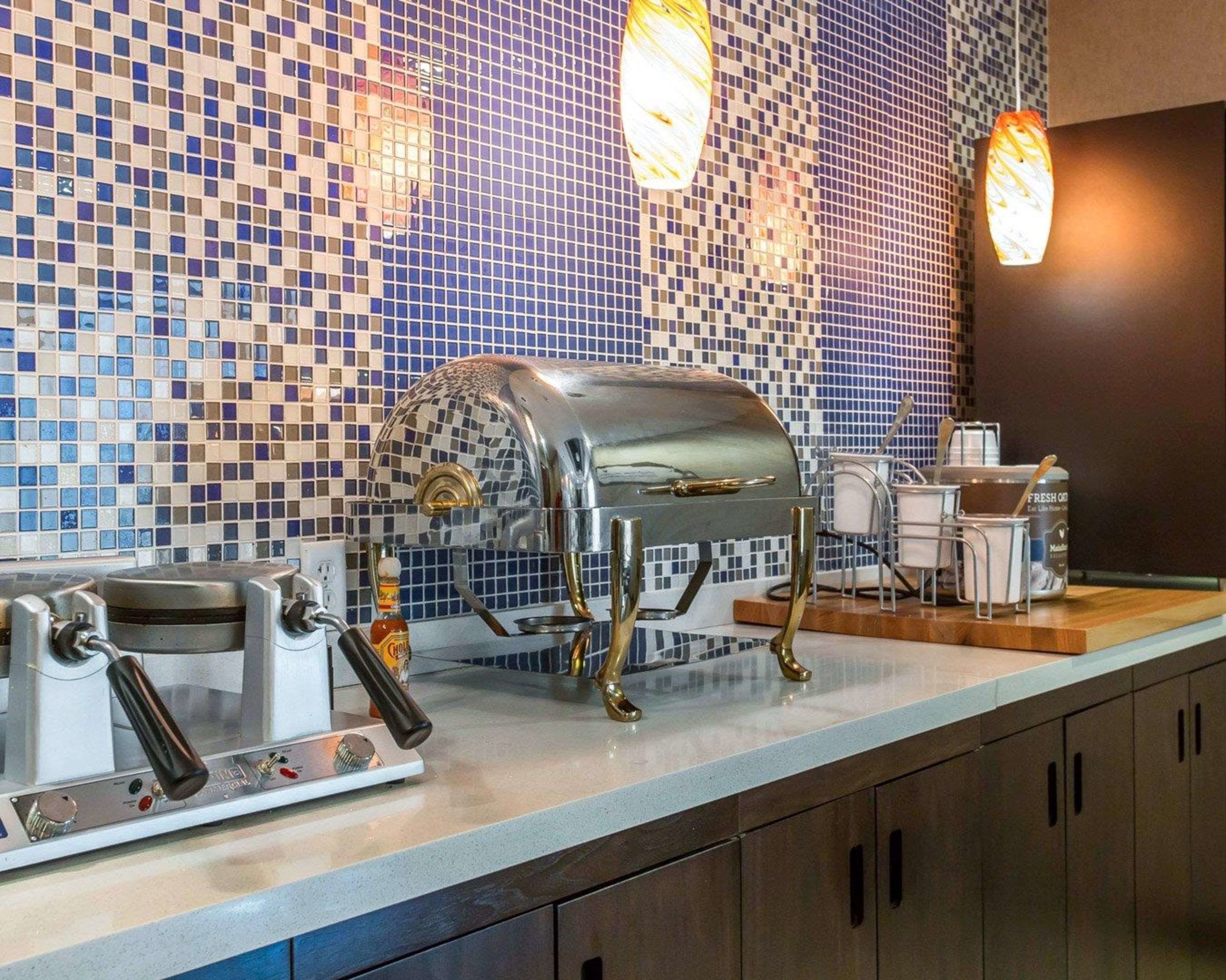 free daily full breakfast