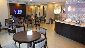 Free daily full breakfast - MainStay Suites Midland (Midland)