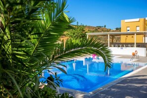 Outdoor pool, sun loungers - Xidas Garden  (Mylopotamos)