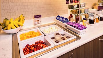Café da manhã com buffet grátis todos os dias