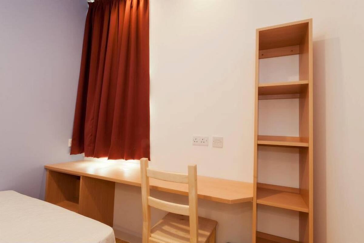 Desk, bed sheets