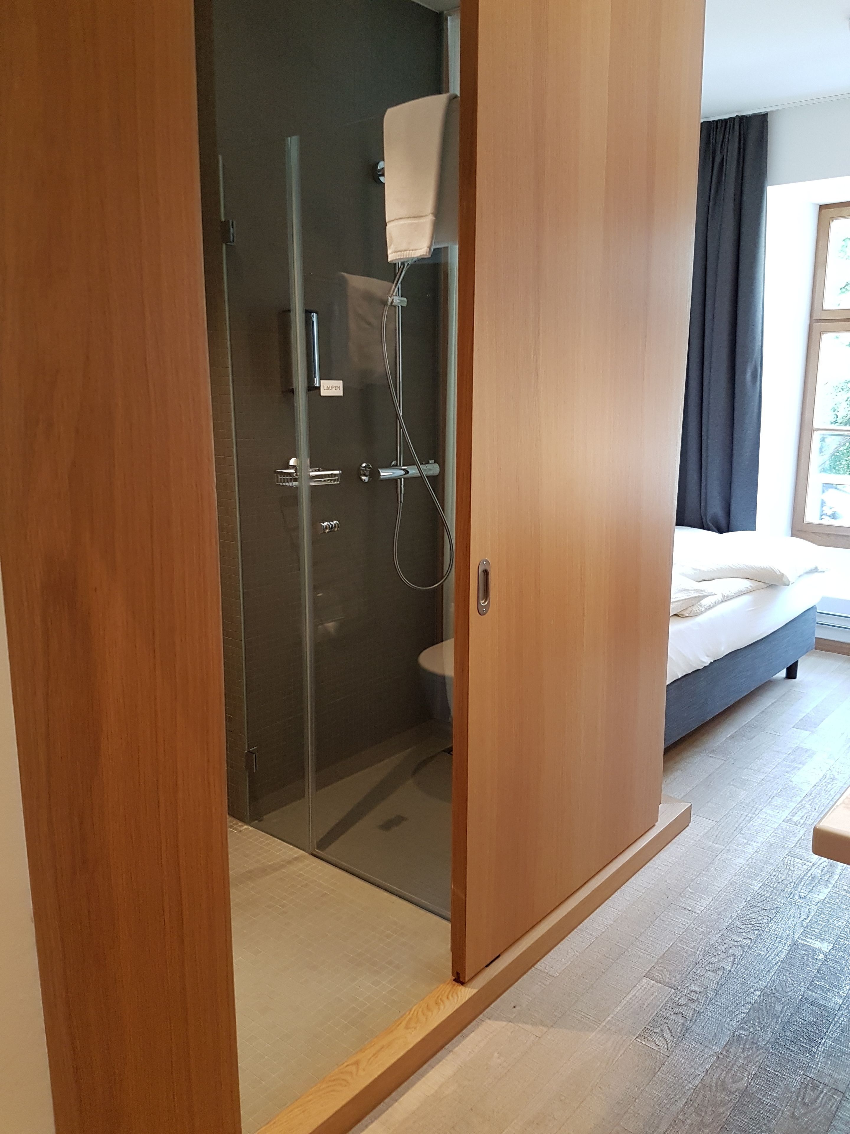 single room, river view | bathroom | shower, free toiletries, towels