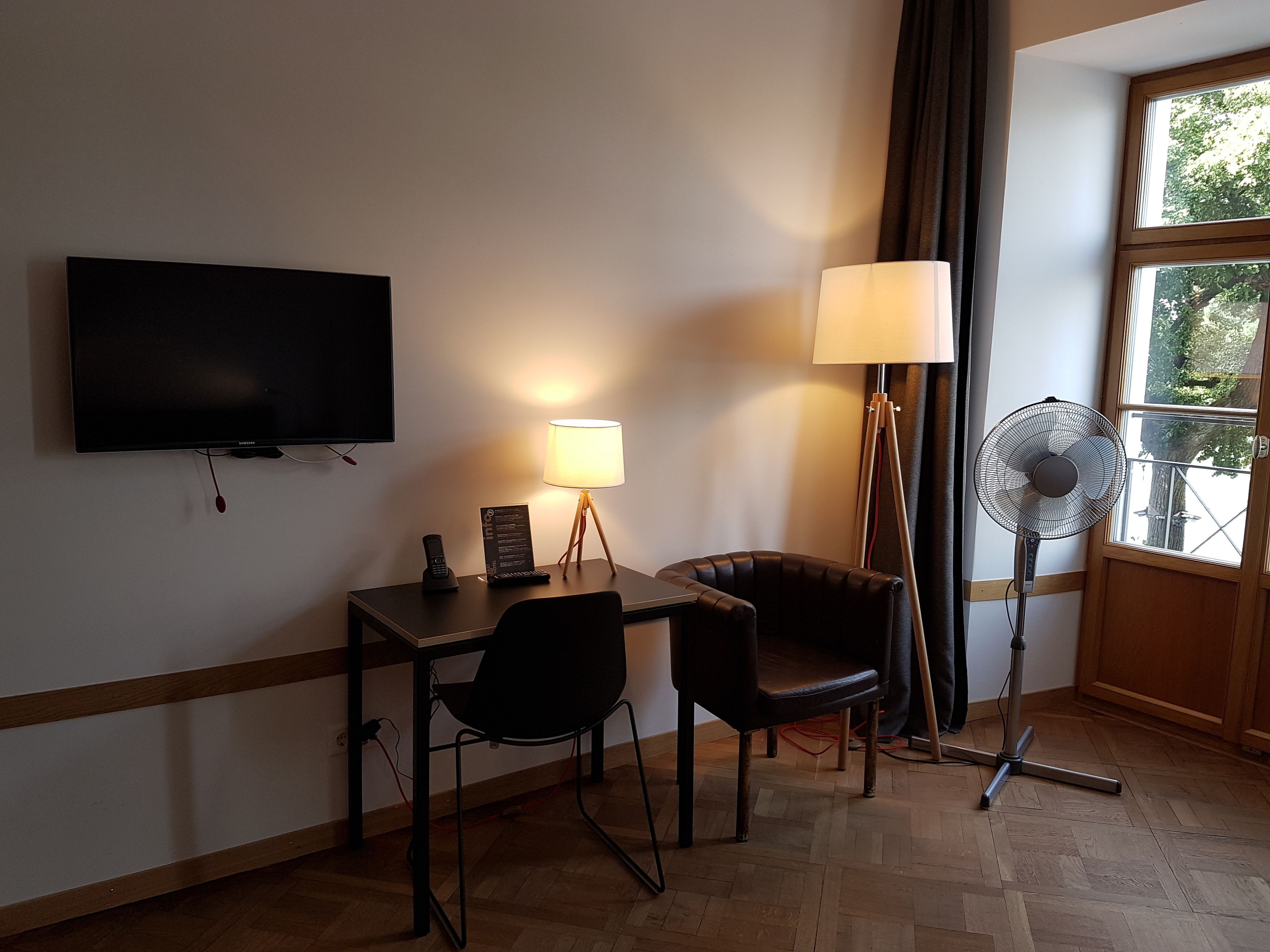 double room, river view | in-room business centre