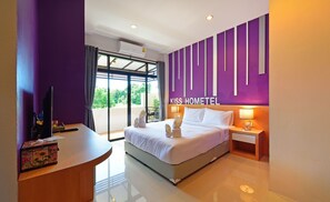 Minibar, escritorio, wifi gratis y ropa de cama