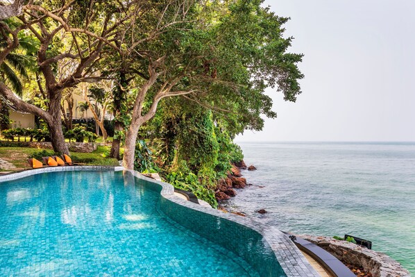 야외 수영장, 수영장 파라솔, 일광욕 의자