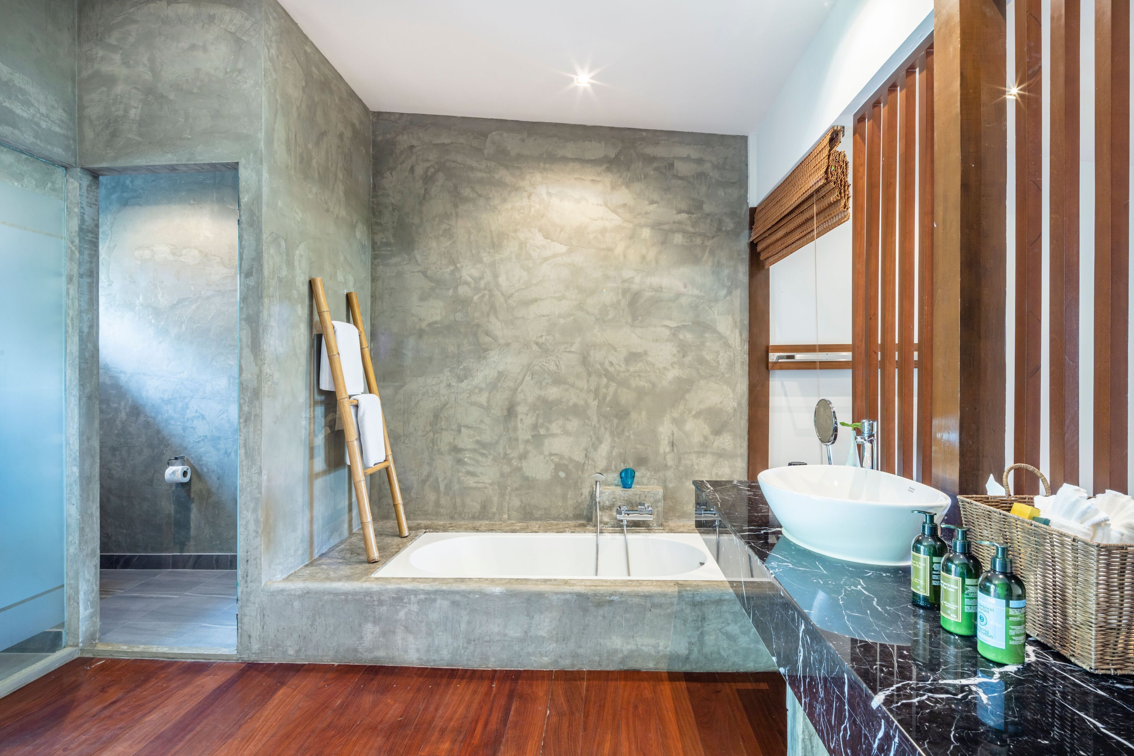 sea breeze suite | free minibar, in-room safe, desk, free cots/infant beds