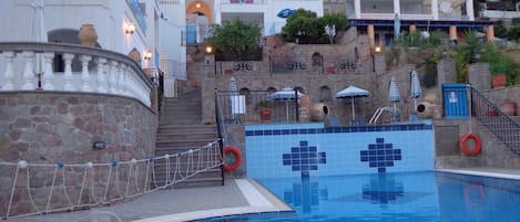 Seasonal outdoor pool, open 10:00 AM to 7:00 PM, pool umbrellas