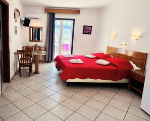 Studio panoramique, vue sur la mer | Coffre-fort, bureau, rideaux d’obscurcissement, système d’insonorisation