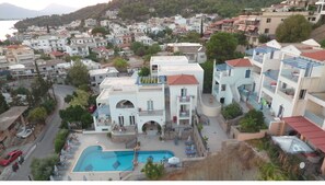 Exterior detail - KTM Sunny Villas (Poros)