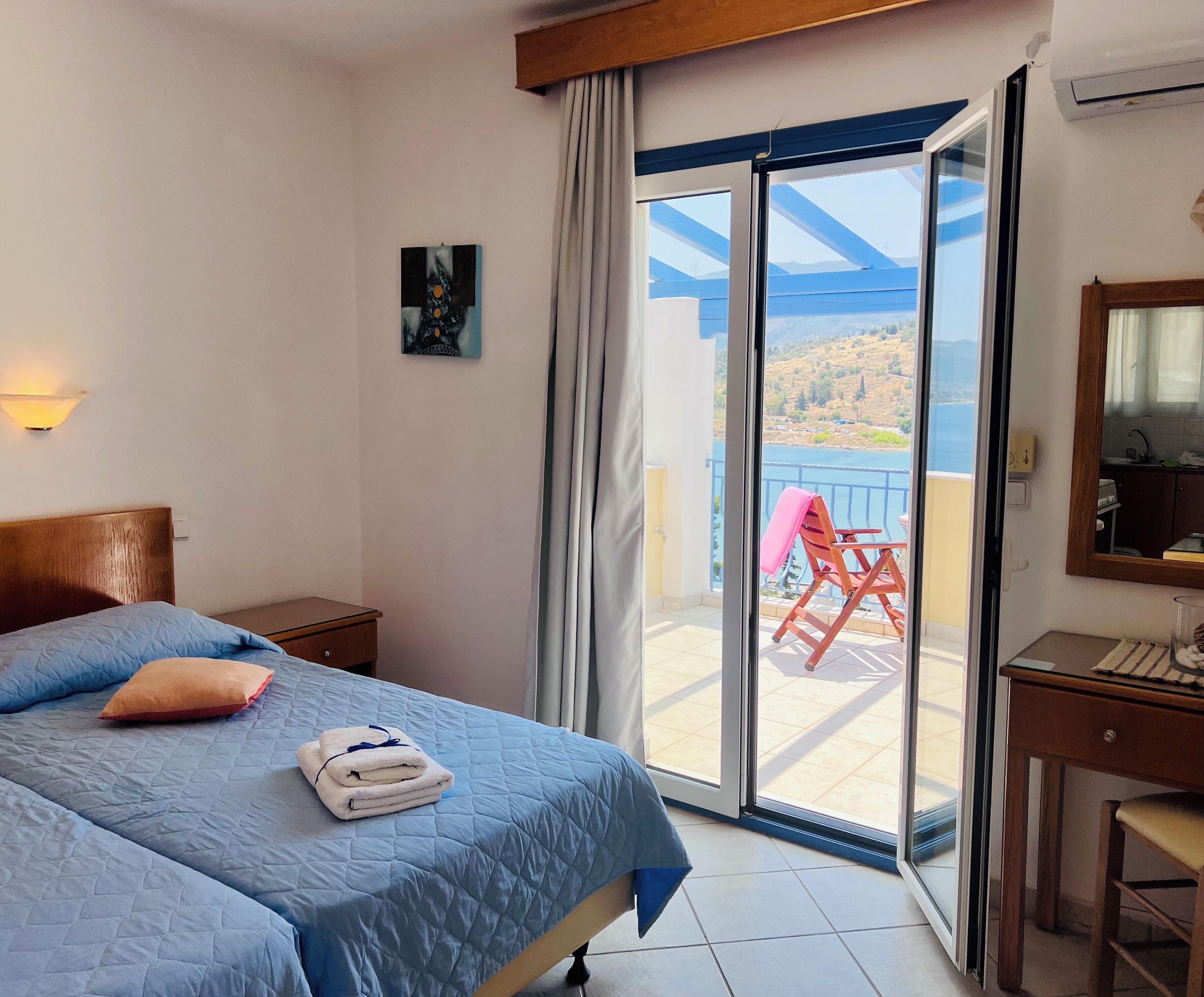 Studio, Sea View | In-room safe, desk, blackout drapes, soundproofing