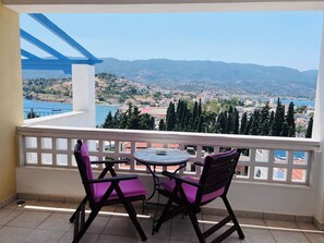 Zimmersafe, Schreibtisch, Verdunkelungsvorhänge, schallisolierte Zimmer