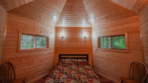 Yurt in the woods (Shared shower, Pet Friendly)