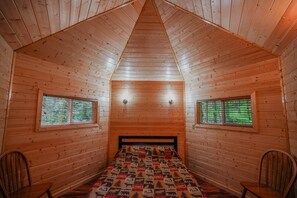Yurt in the woods (Shared shower, Pet Friendly)