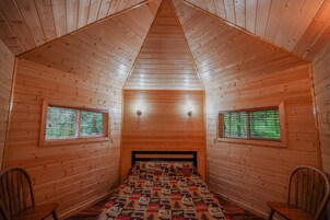 Yurt in the woods (Shared shower, Pet Friendly) | Individually decorated, free WiFi, bed sheets