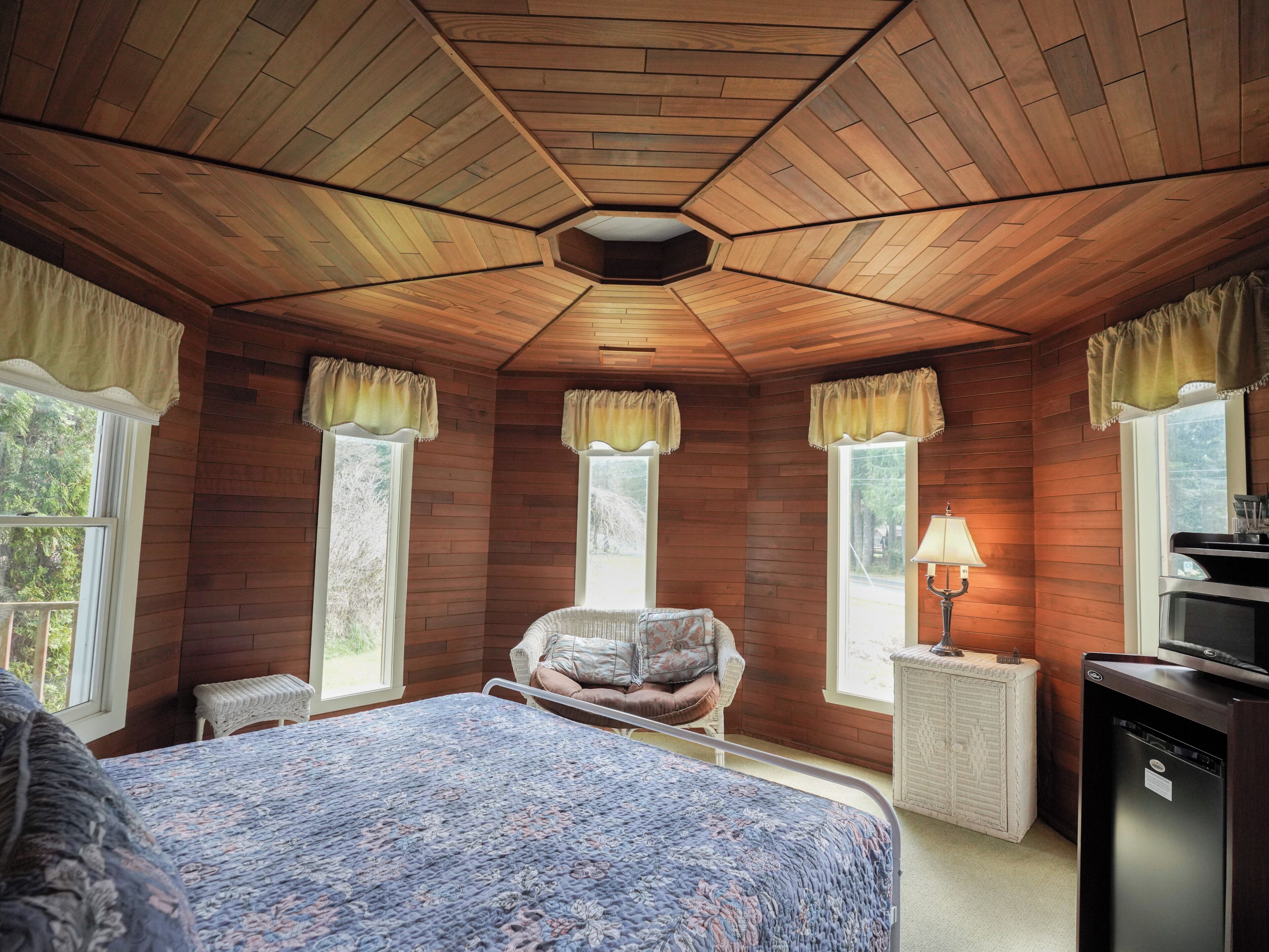 Suite with 1 King Bed and 1 Sofa Bed Room 11 No Pets | Individually decorated, free WiFi, bed sheets