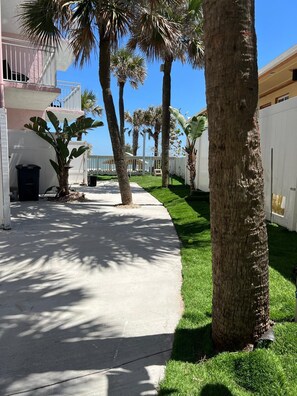 Exterior - Flamingo Inn Beachfront (Daytona Beach Shores)