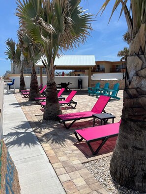 Outdoor pool, open 8:00 AM to 10:00 PM, pool umbrellas - Flamingo Inn Beachfront (Daytona Beach Shores)