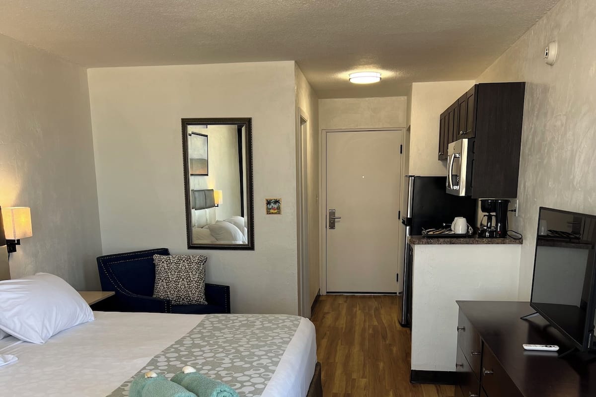 1 bedroom, in-room safe, laptop workspace, iron/ironing board