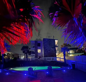 Outdoor pool, open 8:00 AM to 10:00 PM, pool umbrellas - Flamingo Inn Beachfront (Daytona Beach Shores)