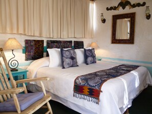 Standard Double Room, 1 King Bed, Terrace | Individually decorated, free WiFi - Hospedaje Colibri (San Miguel de Allende)