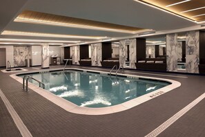 Indendørs pool, sæsonbestemt udendørs pool