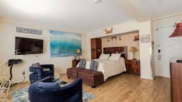Deluxe Studio | In-room safe, individually decorated, individually furnished