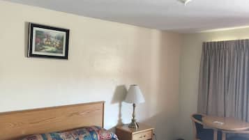 Standard Room, Pool View | Desk, blackout drapes, soundproofing, rollaway beds