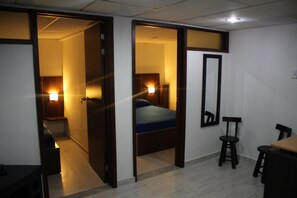 Sistema de insonorización, tabla de planchar con plancha y wifi gratis