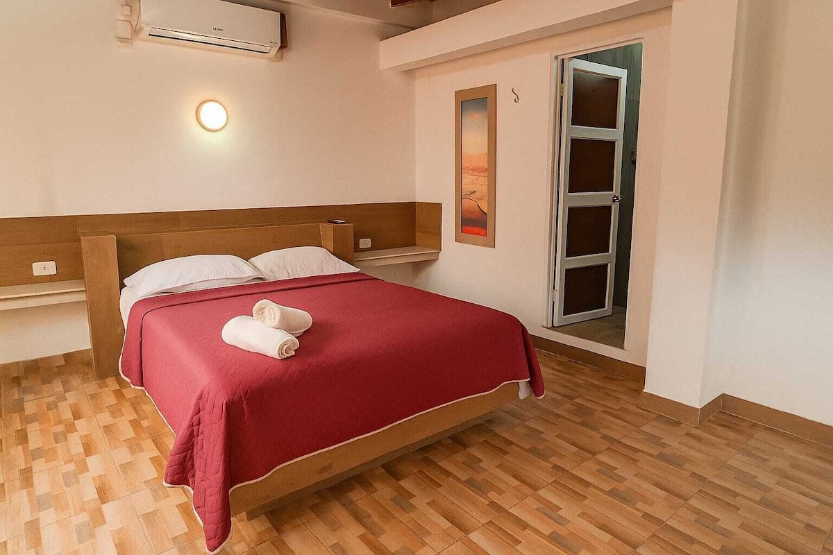 WiFi (free), bed sheets