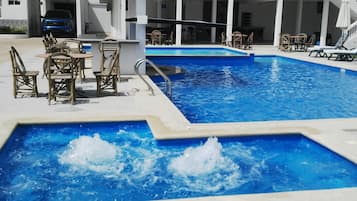 Bañera de hidromasaje exterior