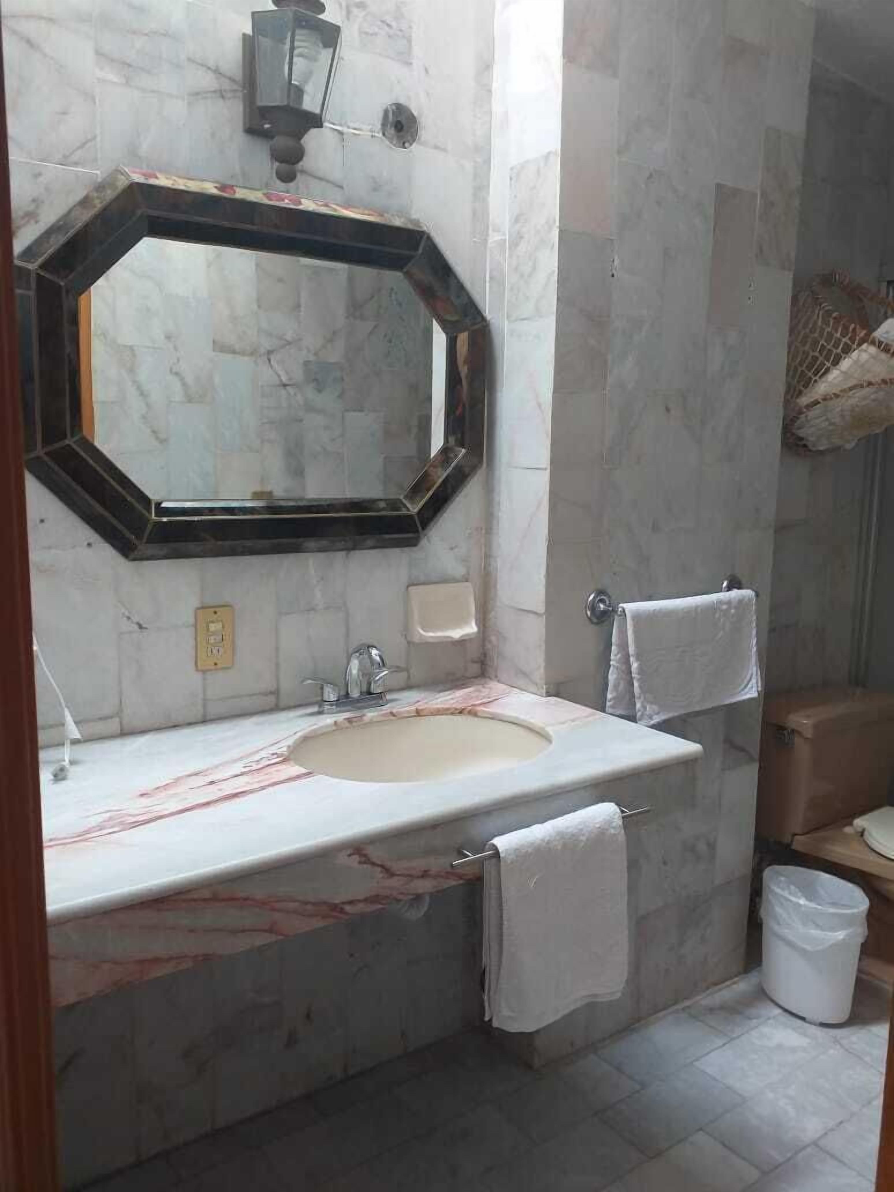 suite, 2 bedrooms | bathroom | shower, free toiletries, hair dryer, towels