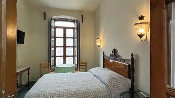 Standard Single Room | Iron/ironing board (on request), free WiFi, individually decorated