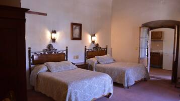 Ropa de cama de alta calidad y escritorio