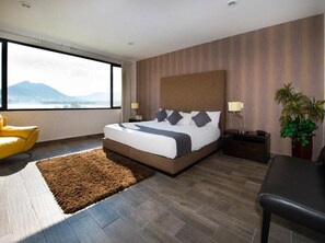 Presidential Suite | Desk, iron/ironing board, free WiFi, bed sheets - Quinta del Lago (Querétaro)