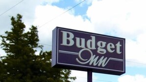 A sign for Budget Inn. - Budget Inn (Jefferson City)