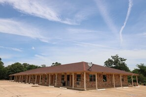 Exterior - Van Inn (Van)