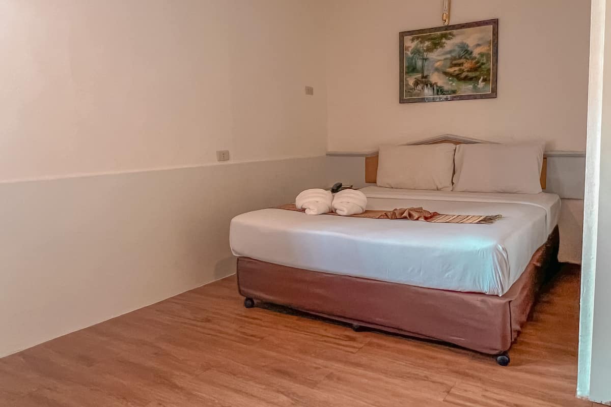 Standard Room | Desk, free WiFi