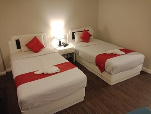 Desk, free WiFi - River Grand Hotel Hat Yai (Hat Yai)