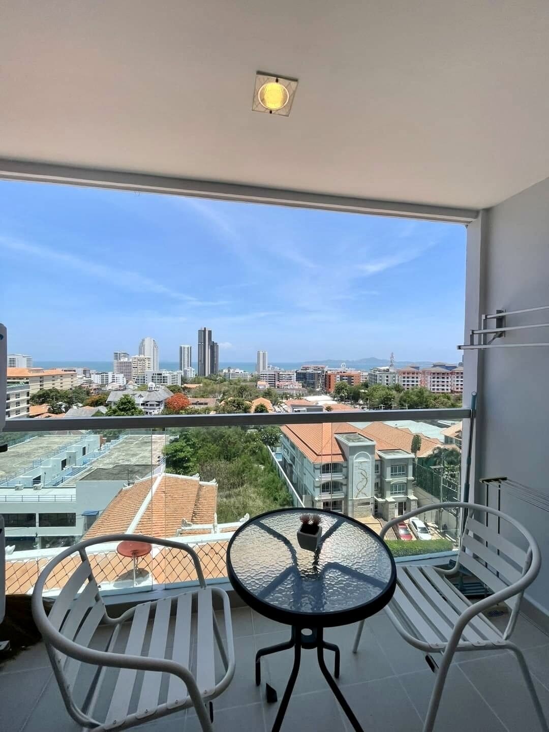Deluxe One Bedroom Apartment  | Balcony