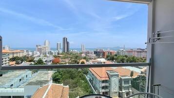 Deluxe One Bedroom Apartment | Balcony